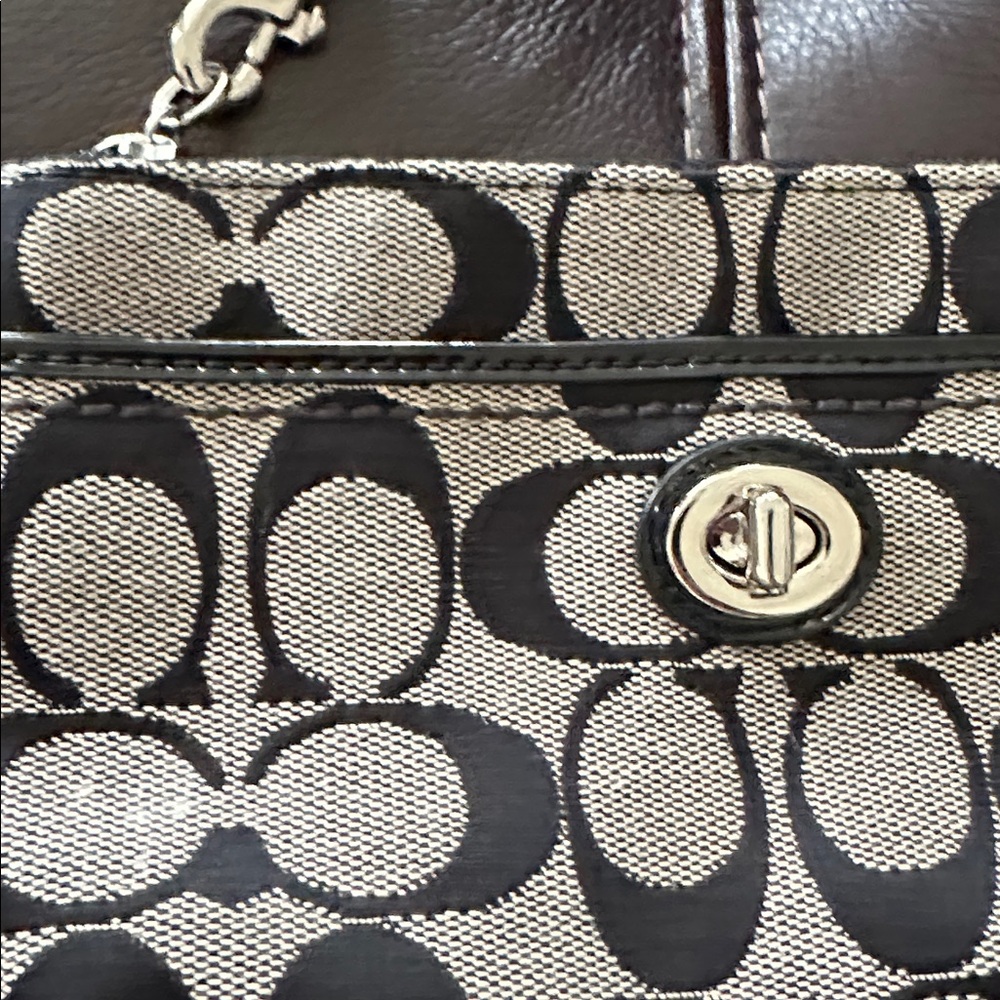 Coach wristlet - Picture 2 of 3
